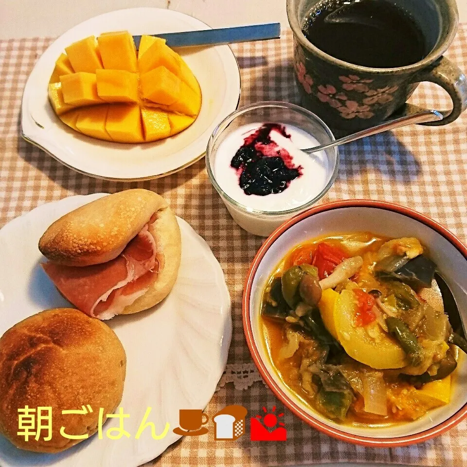 Snapdishの料理写真:南国の風吹く朝ごはん☕🍞🌄|oomugiさん