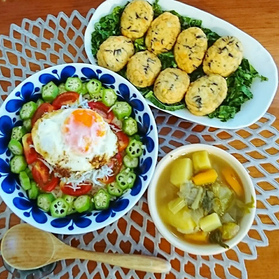 しらすとプチトマトと島おくらと卵の丼|momomotototokokokoさん