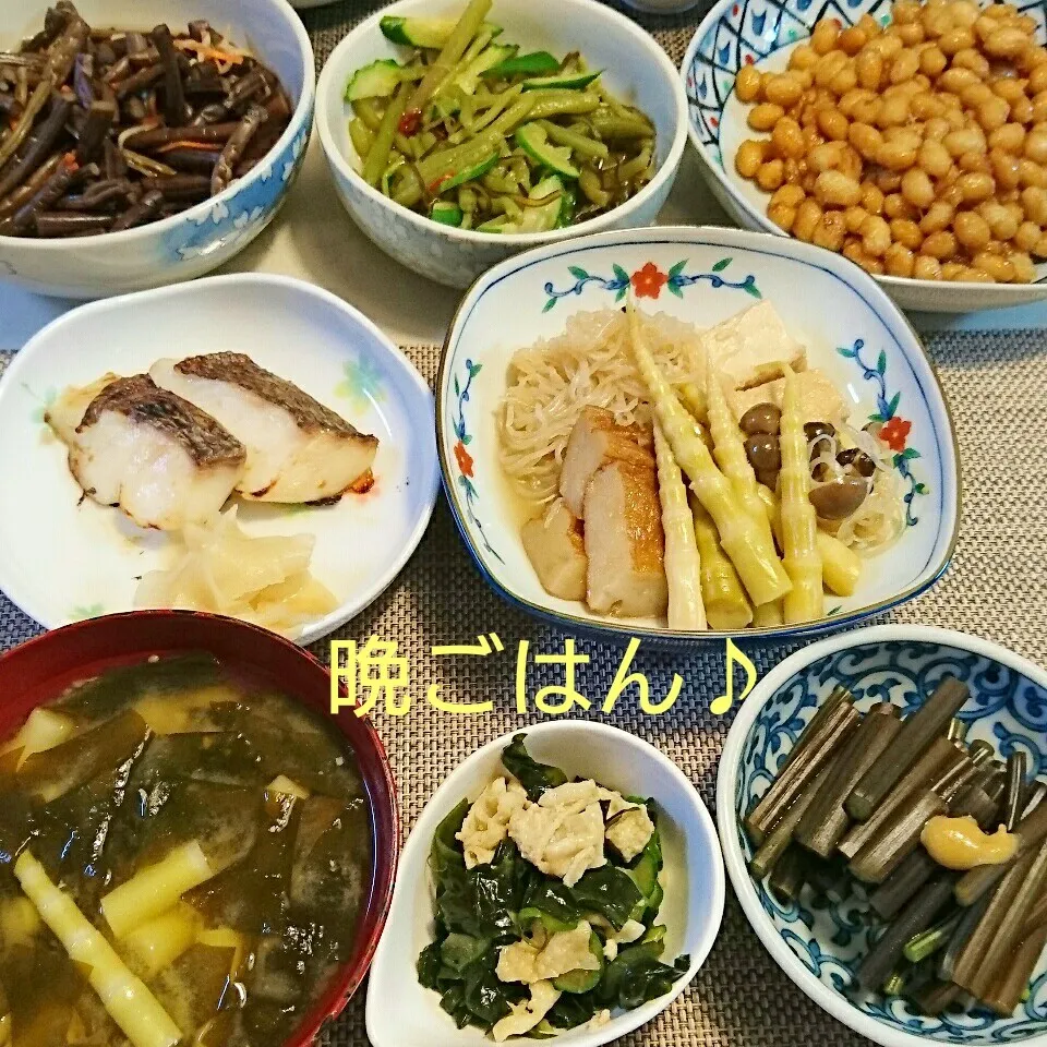 Snapdishの料理写真:今日の晩ごはん(鯛の塩麹漬け焼きと…)|oomugiさん