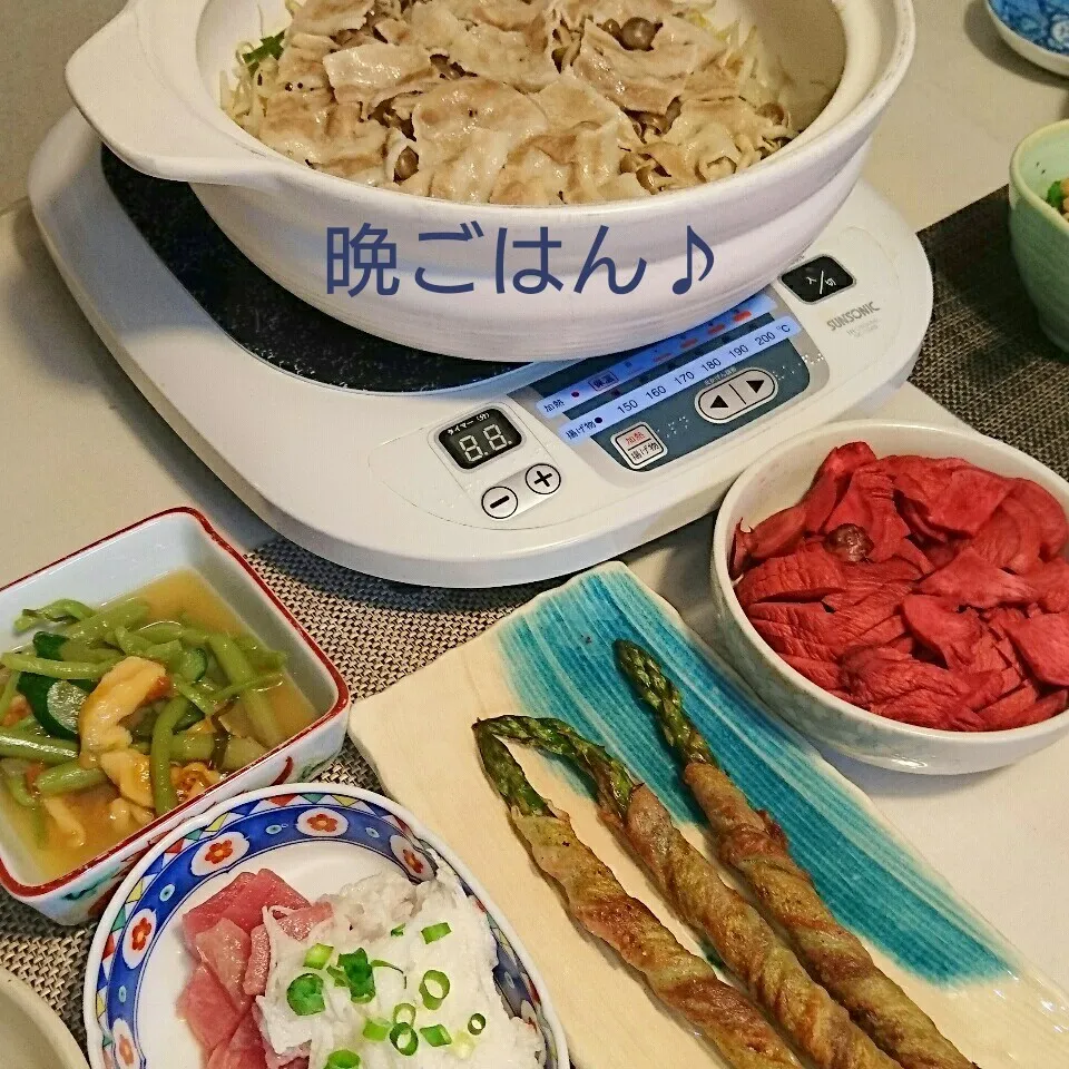 Snapdishの料理写真:今日の晩ごはん(モヤシと豚バラ鍋と…)|oomugiさん