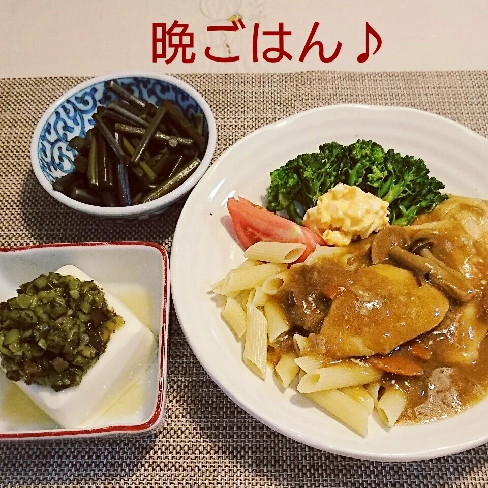 今日の晩ごはん(鶏むね肉のカレーソース煮込みと…)|oomugiさん