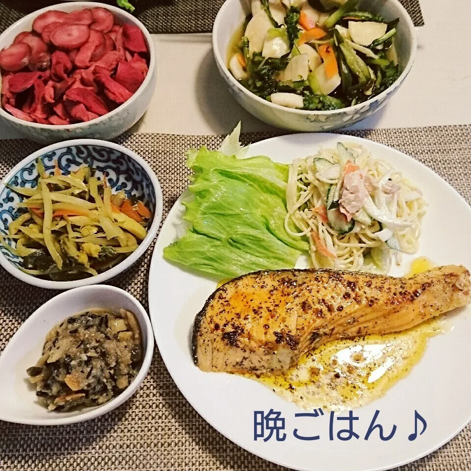 今日の晩ごはん(鮭のバジルオイル焼きと…)|oomugiさん