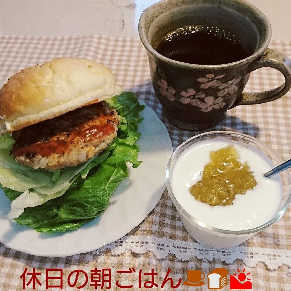 休日の朝ごはん☕🍞🌄|oomugiさん