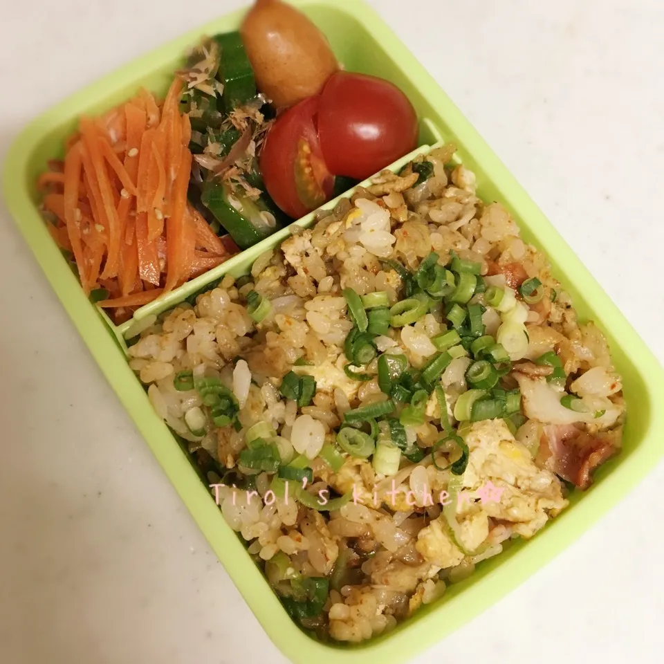 Snapdishの料理写真:麻辣チャーハンお弁当|tomomiさん