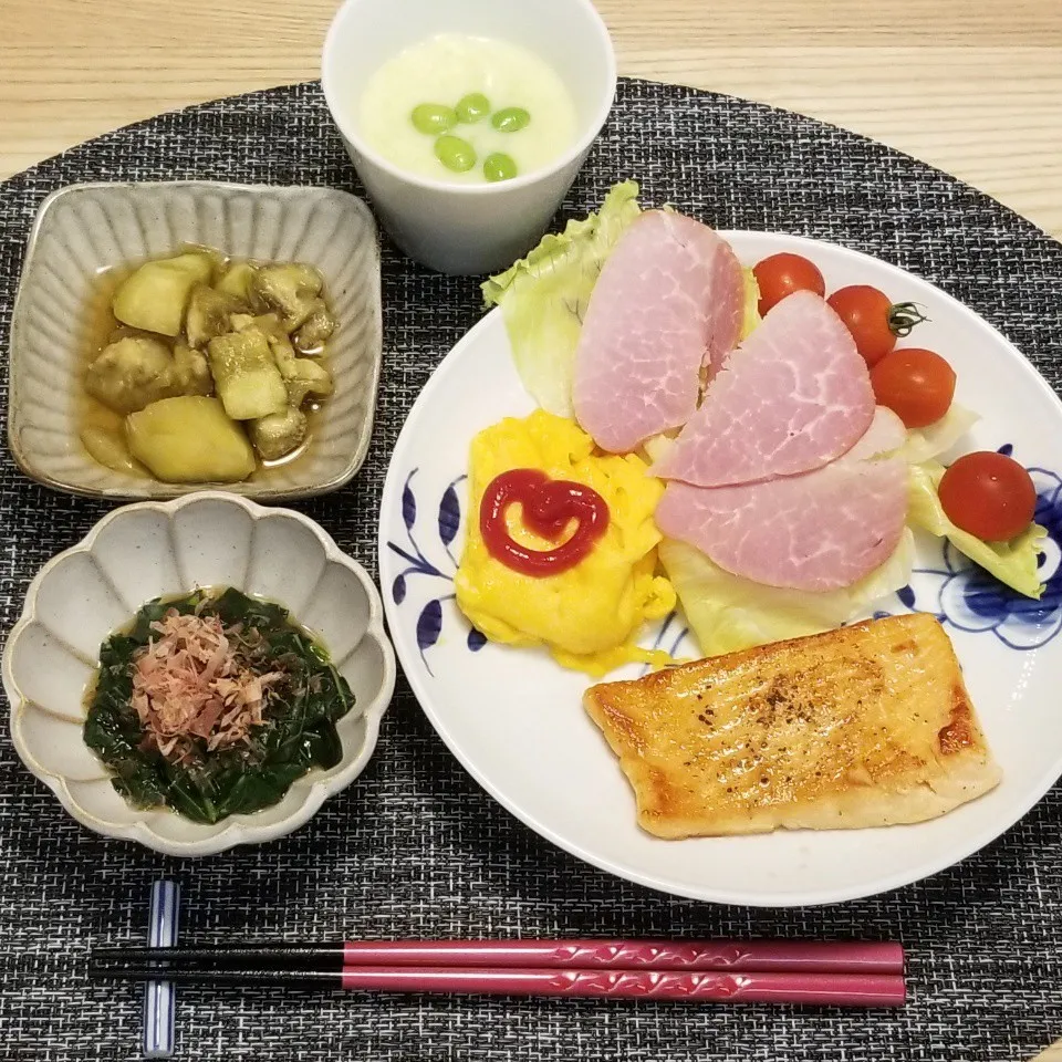 Snapdishの料理写真:サーモンのムニエル～レモンバター醤油～|Yuk@さん