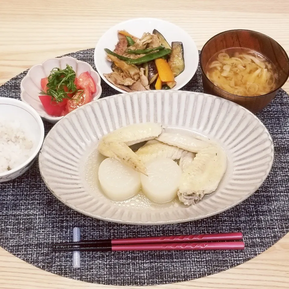 Snapdishの料理写真:鶏手羽先と大根の白だし煮|Yuk@さん