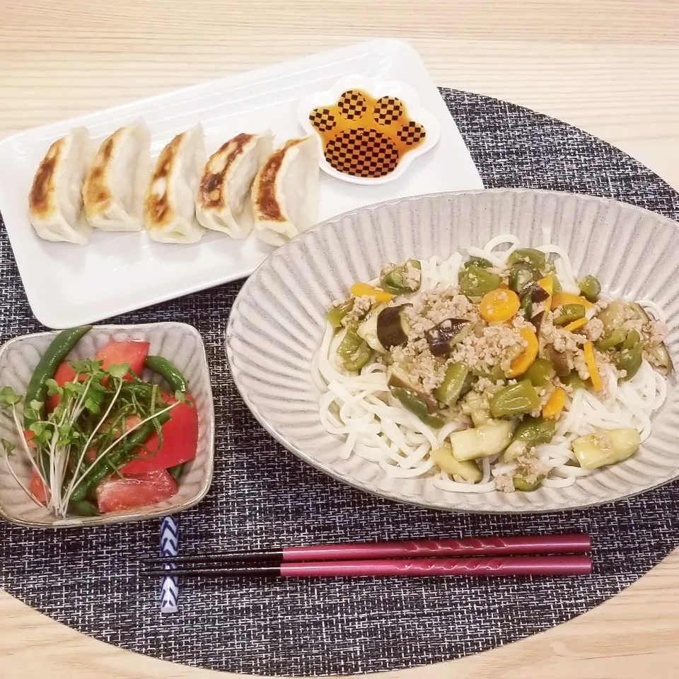 Snapdishの料理写真:夏野菜の肉味噌のせうどん|Yuk@さん