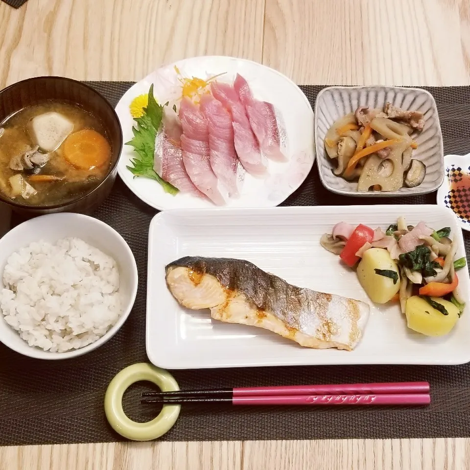 Snapdishの料理写真:鮭焼き&ぶり刺身|Yuk@さん