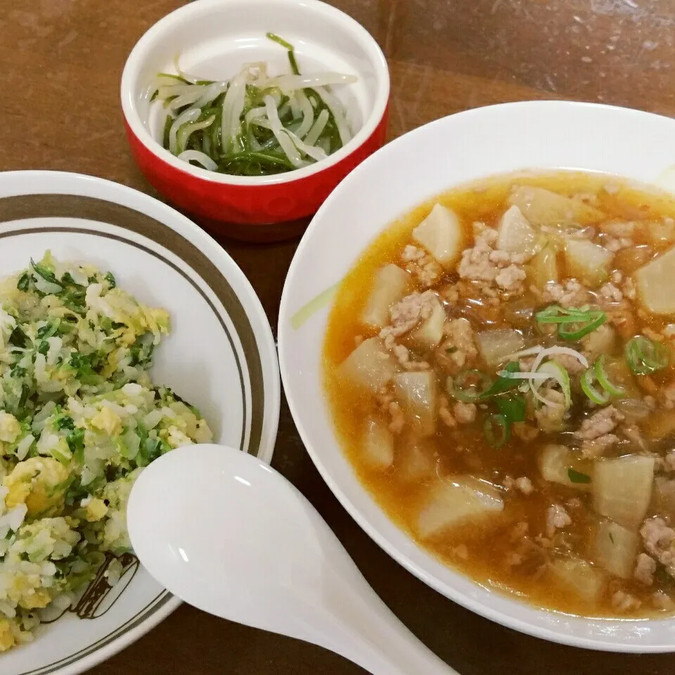 Snapdishの料理写真:ダイコンマーボー&豆苗チャーハン|Yuk@さん