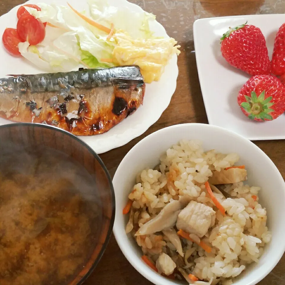 Snapdishの料理写真:きのこたっぷり炊き込みご飯|Yuk@さん