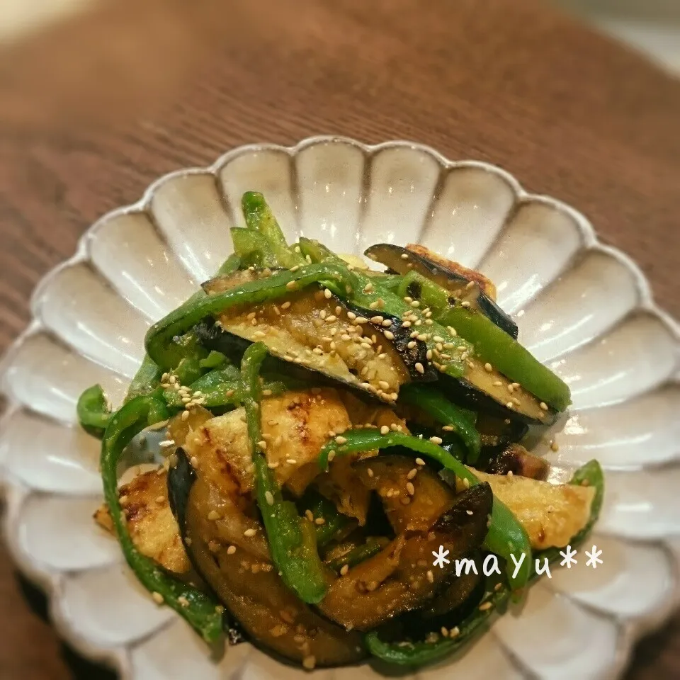 茄子とピーマンと油揚げの甘味噌炒め♡|しんのすけさん