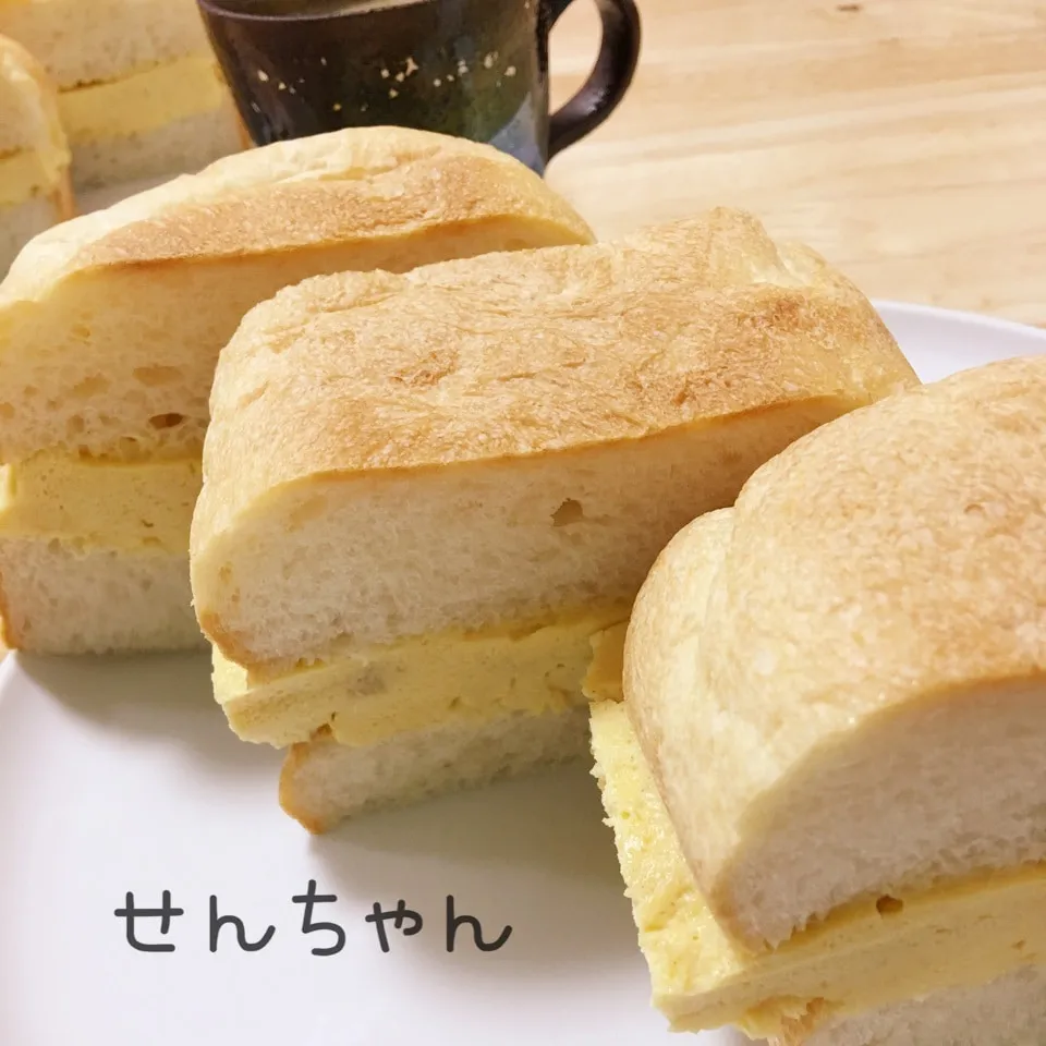 Snapdishの料理写真:手作りパンで玉子サンド❣️ローズ&ローズさんの真似っこ❣️|せんちゃんさん