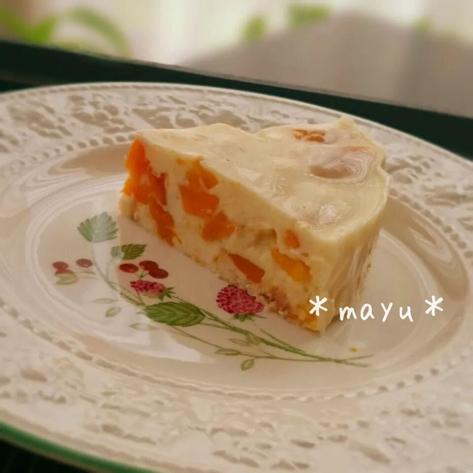 Snapdishの料理写真:れんこさんの♡ドライマンゴーでマンゴーヨーグルトケーキ♡|しんのすけさん