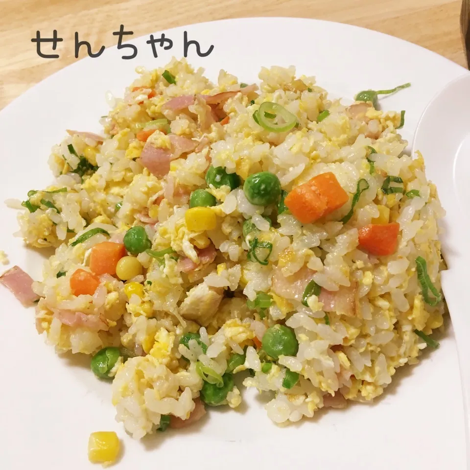 ベーコン入り豪華炒飯なのだ。|せんちゃんさん