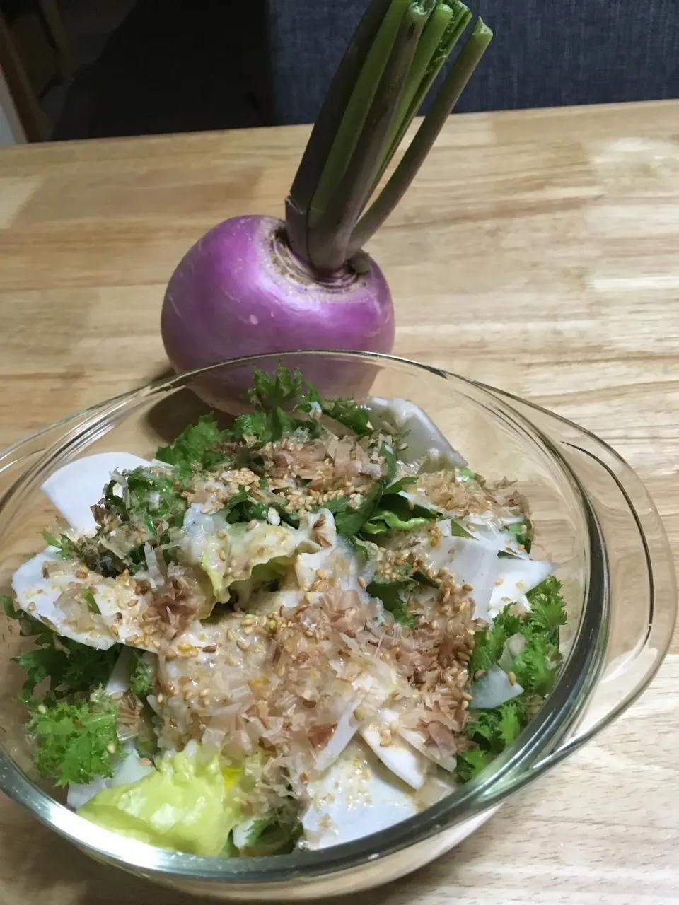 姫カブとわさび菜のおかかサラダ🥗
カボス果汁と自家製甘酒、亜麻仁オイルのドレッシングで(✪‿✪)ノ☆彡♫♫♬|さくたえさん