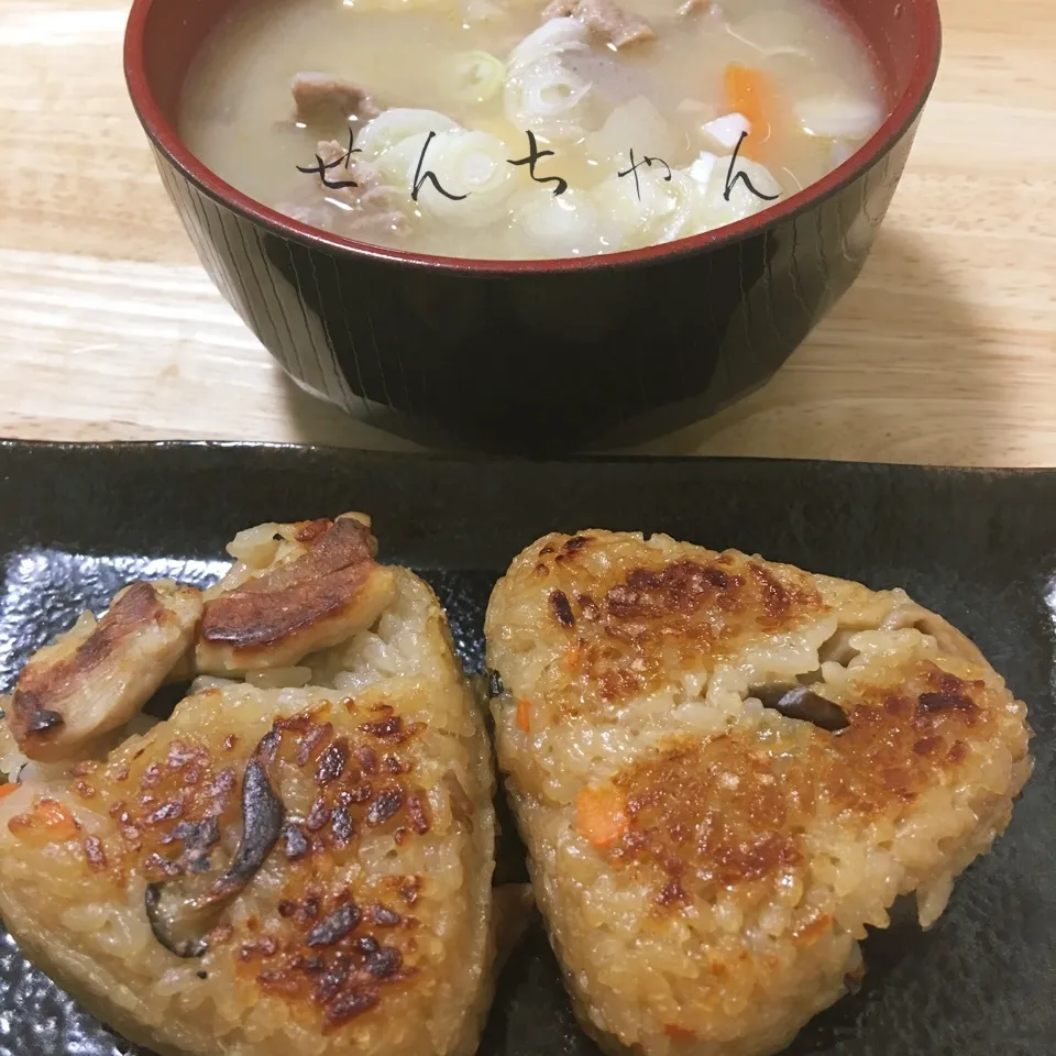 焼きおにぎりと豚汁です。❣️💖|せんちゃんさん