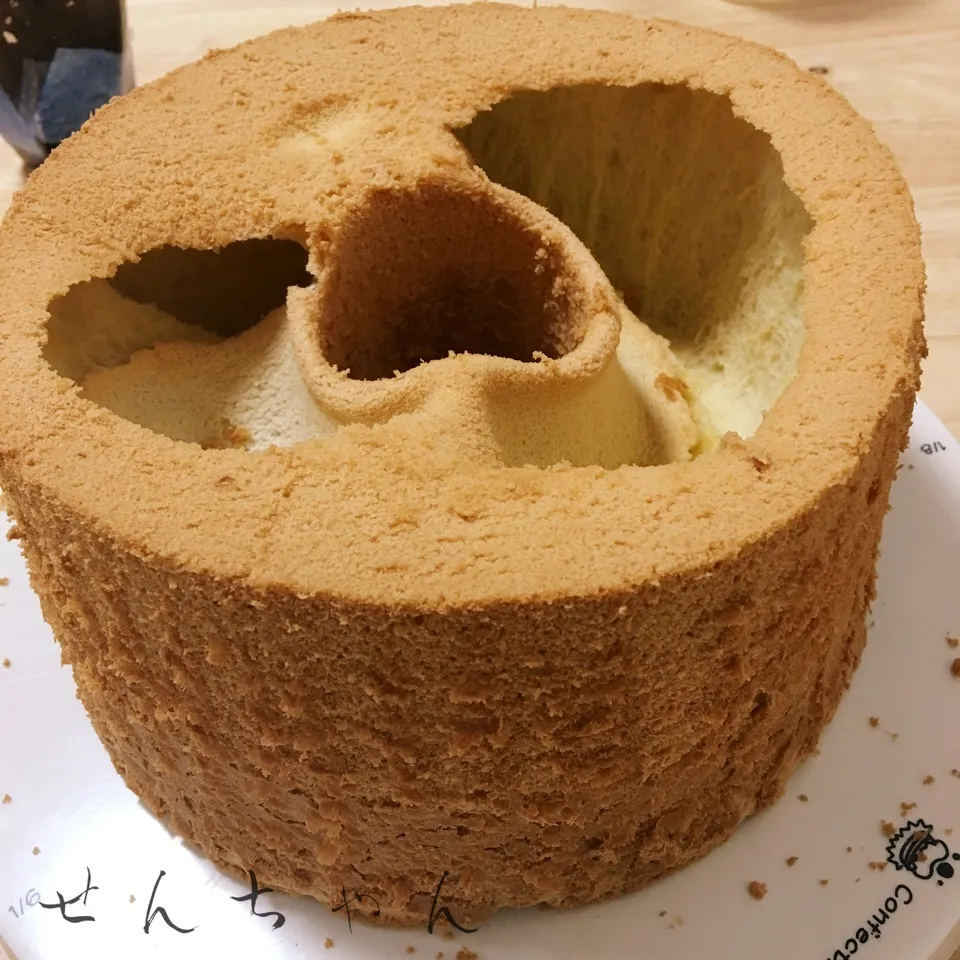 Snapdishの料理写真:穴あきシホォンケーキ⁉️またまた大失敗‼️|せんちゃんさん