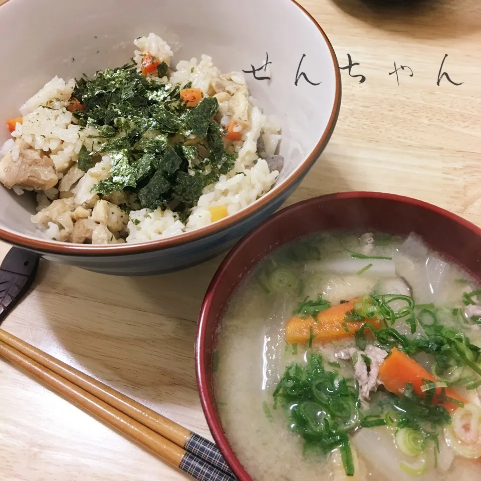 豚汁と炊き込みご飯❣️(⌒▽⌒) 551kcal❗️|せんちゃんさん