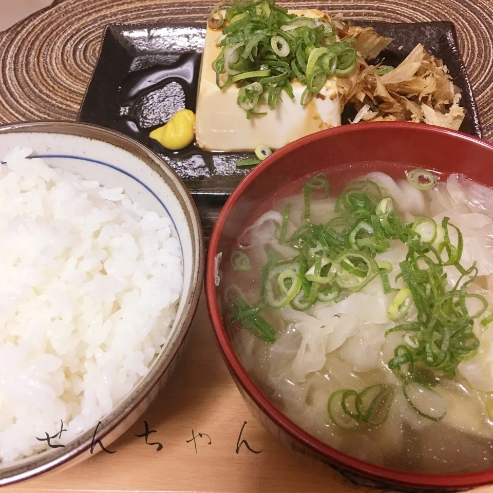 あっさりな朝食、キャベツコンソメスープ&冷奴|せんちゃんさん