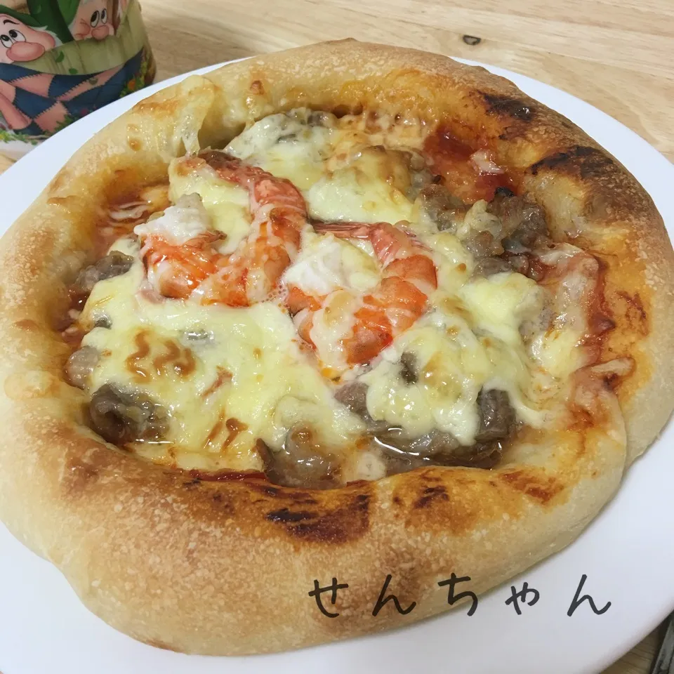 Snapdishの料理写真:豚肉とエビの手作りピザ( ^ω^ )|せんちゃんさん