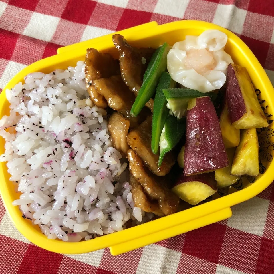 生姜焼きとサツマイモのバター炒めのお弁当♡|nanaoさん