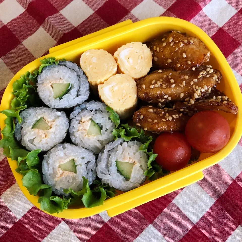 シーチキン海苔巻きと唐揚げのお弁当♡|nanaoさん