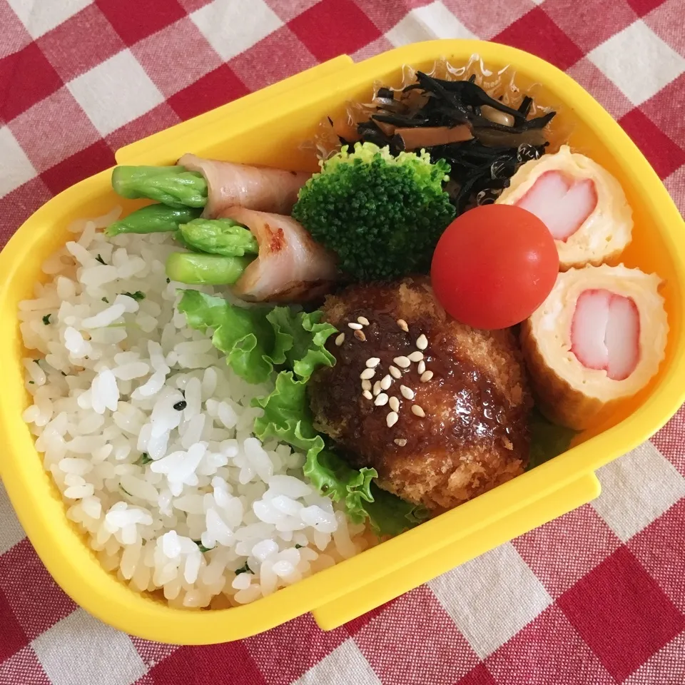 肉じゃがコロッケとアスパラベーコン巻きのお弁当♡|nanaoさん