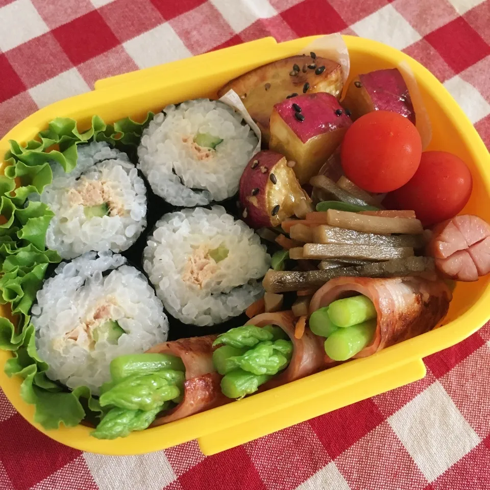 シーチキン巻きとアスパラベーコン巻きのお弁当♡|nanaoさん