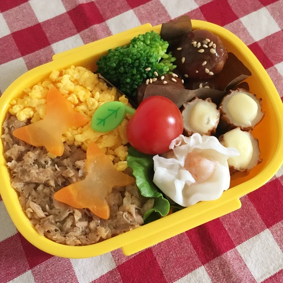 Snapdishの料理写真:ツナと卵のそぼろ弁当♡|nanaoさん