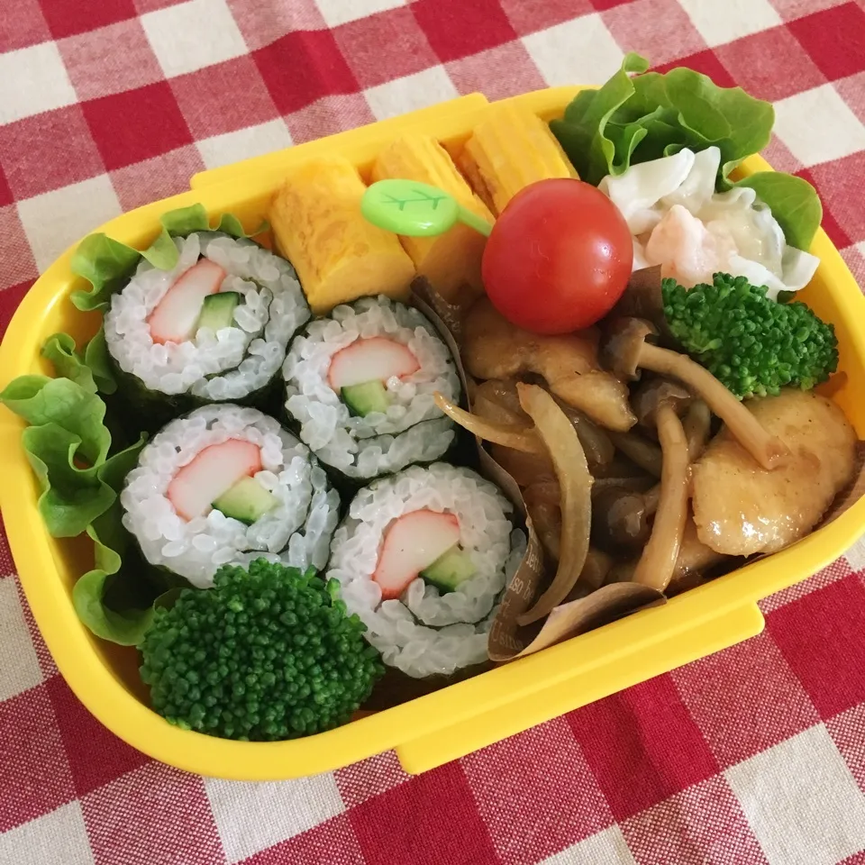 カニカマ海苔巻きのお弁当♡|nanaoさん