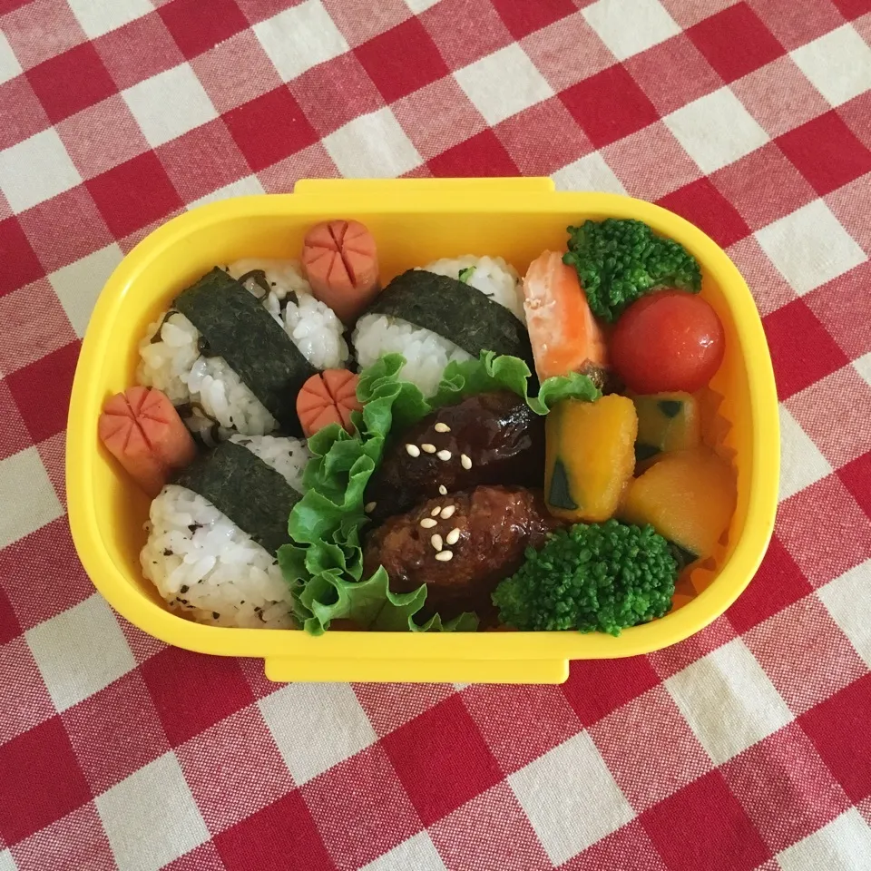 三色おにぎりのお弁当♡|nanaoさん