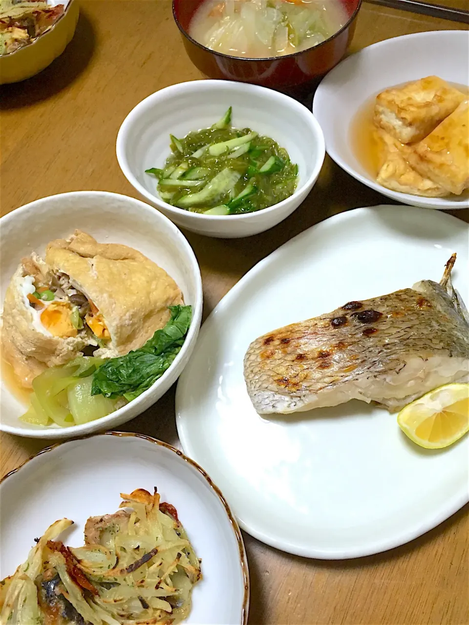 鯛の塩焼き🐟卵入りお揚げと青梗菜の煮物🐣きゅうりとめかぶの和え物  揚げだし豆腐  サバチーズポテト  野菜のお味噌汁|くっきいママさん