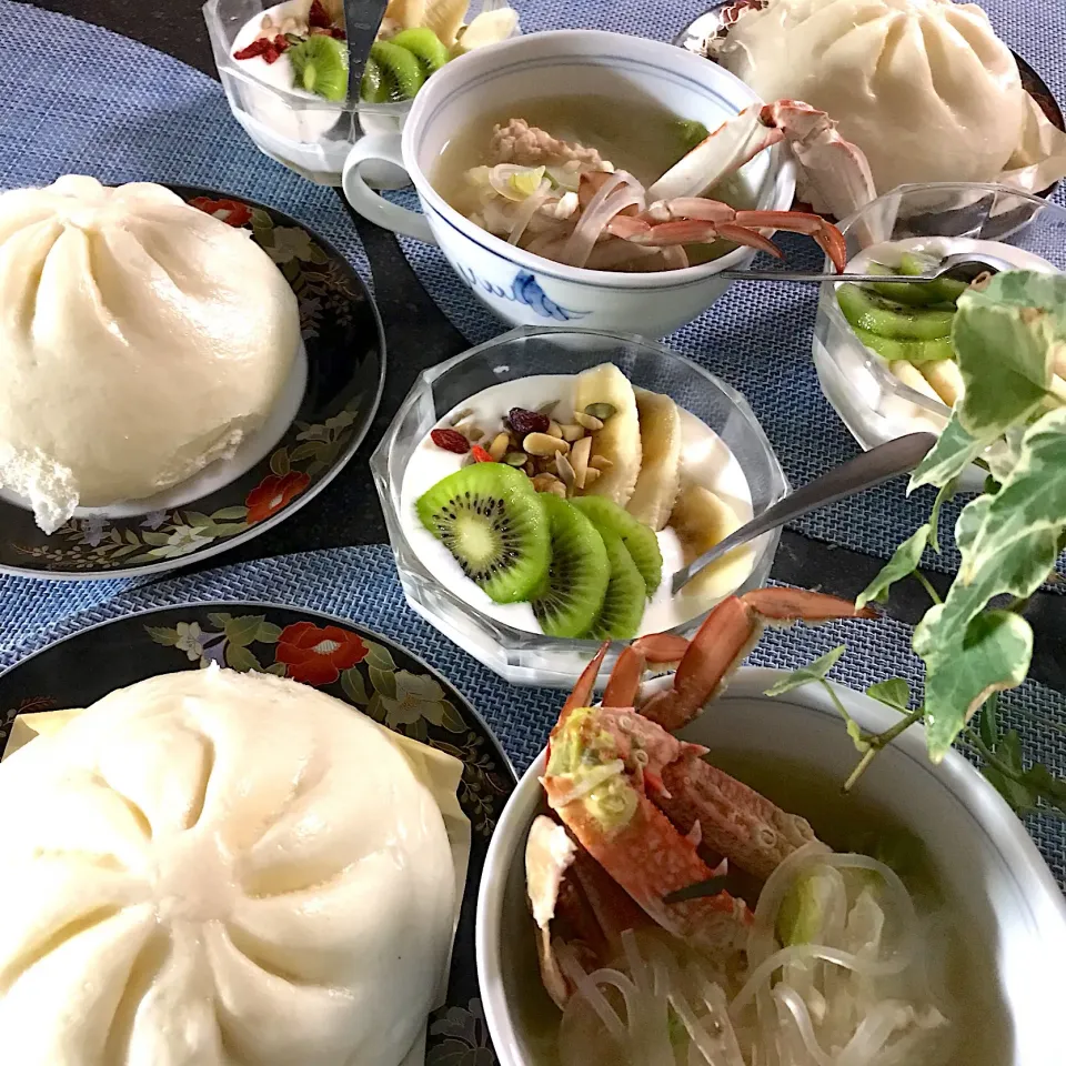 肉まんで朝ごはん
かぴかぴちゃんキウイ🥝ヨーグルト
昨晩の鍋の汁|シュトママさん