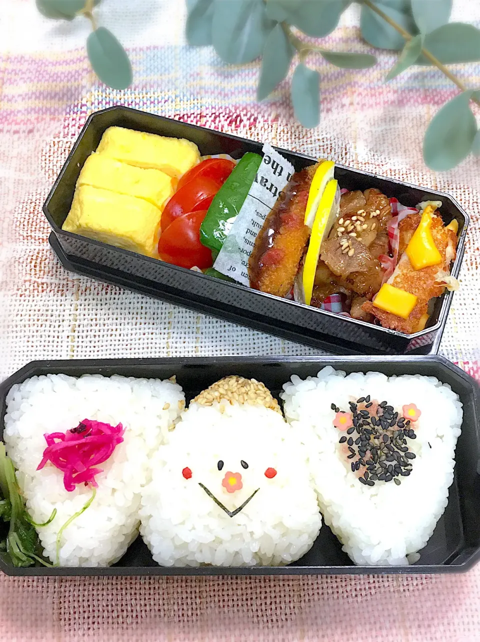 Snapdishの料理写真:#onigiriaction 
 #おにぎりアクション 
 #旦那弁当 
 #男子弁当 
 #お昼ご飯 
 #おにぎり|tomokoさん