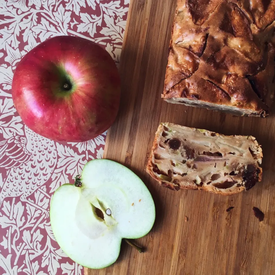 グラニースミスと紅玉のパウンドケーキ🍏🍎|izoomさん