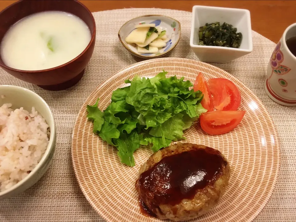 18/11/19 夕飯♪ ハンバーグ キャベツと大根の豆乳スープ 大根葉のゴマ炒め 大根浅漬け|ikukoさん