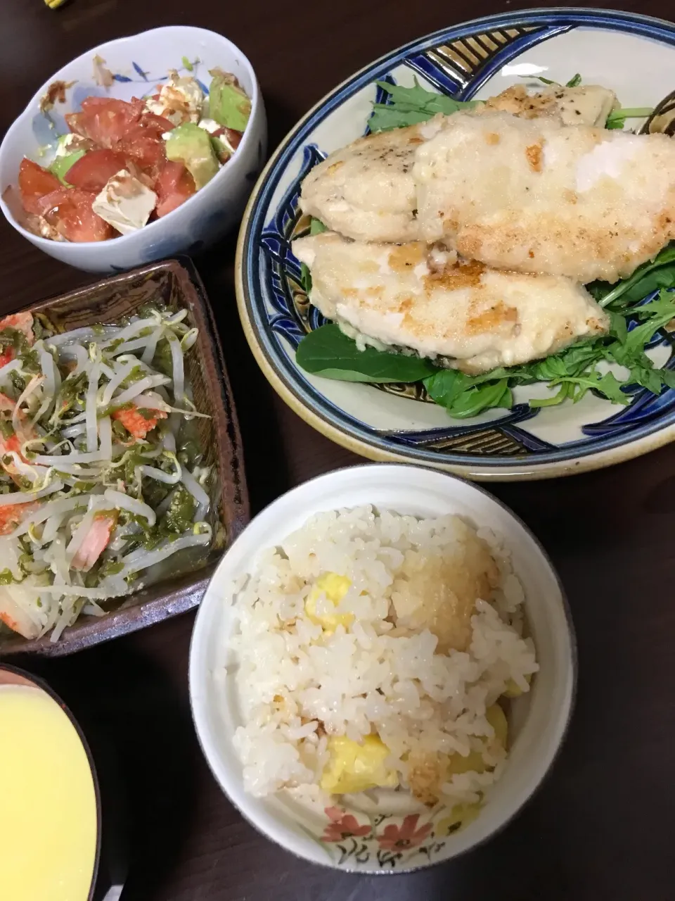 11月19日晩ご飯。栗ご飯、ササミの大葉チーズ梅巻き、アボトマクリチーかつお節和え、もやしとめかぶの中華和え。|あやさん