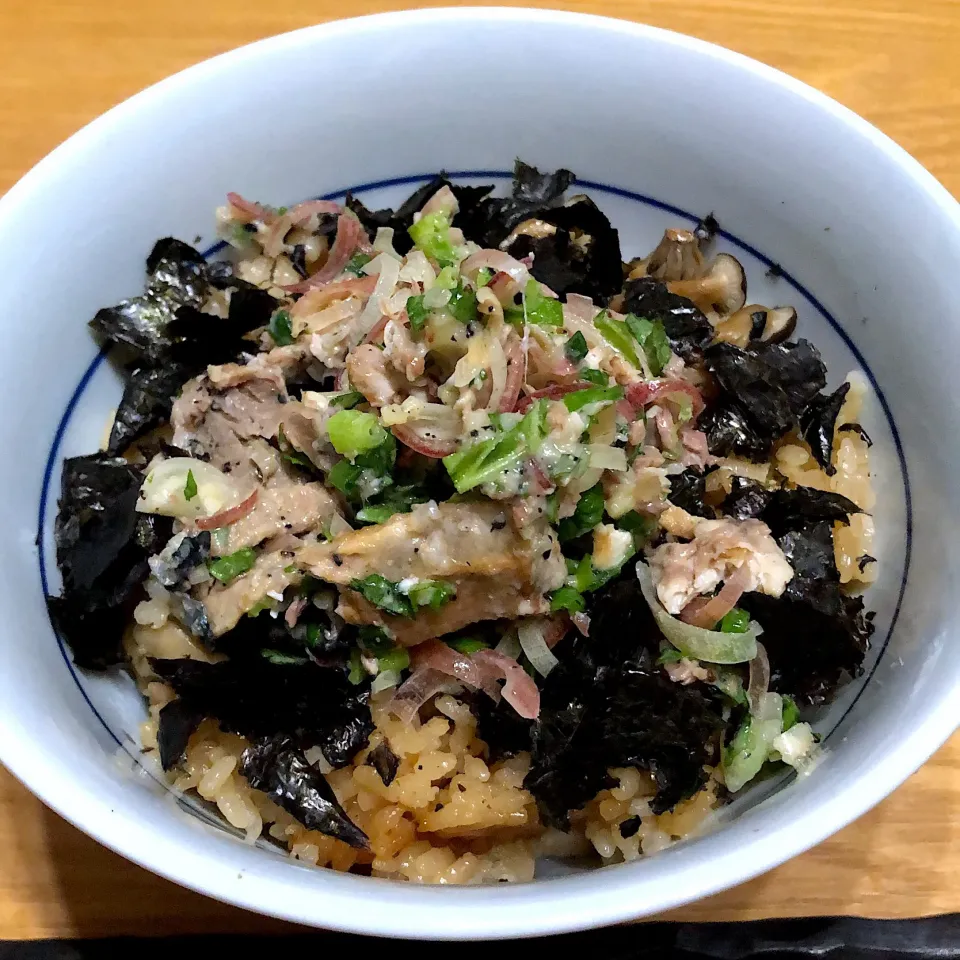 Snapdishの料理写真:なめろう風秋刀魚丼😊|Jean Nobyさん