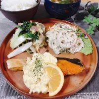 Snapdishの料理写真:スマイルボールでタルタルソースたっぷり
鮭のムニエル|よししさん