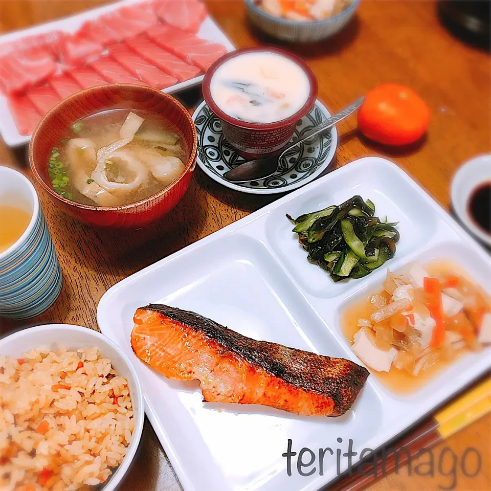 鮭のみそ漬焼と炊き込みご飯|teritamagoさん