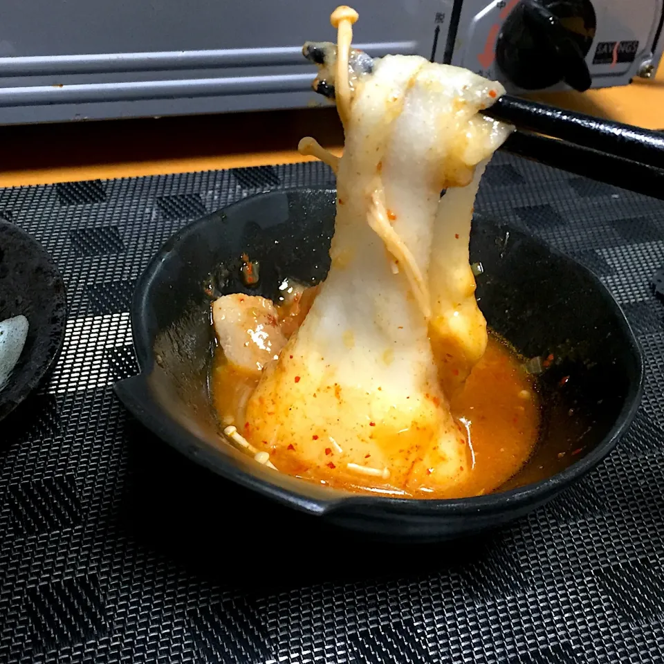 Snapdishの料理写真:キムチ鍋の〆はお餅!  (^-^)|Kei Satoさん