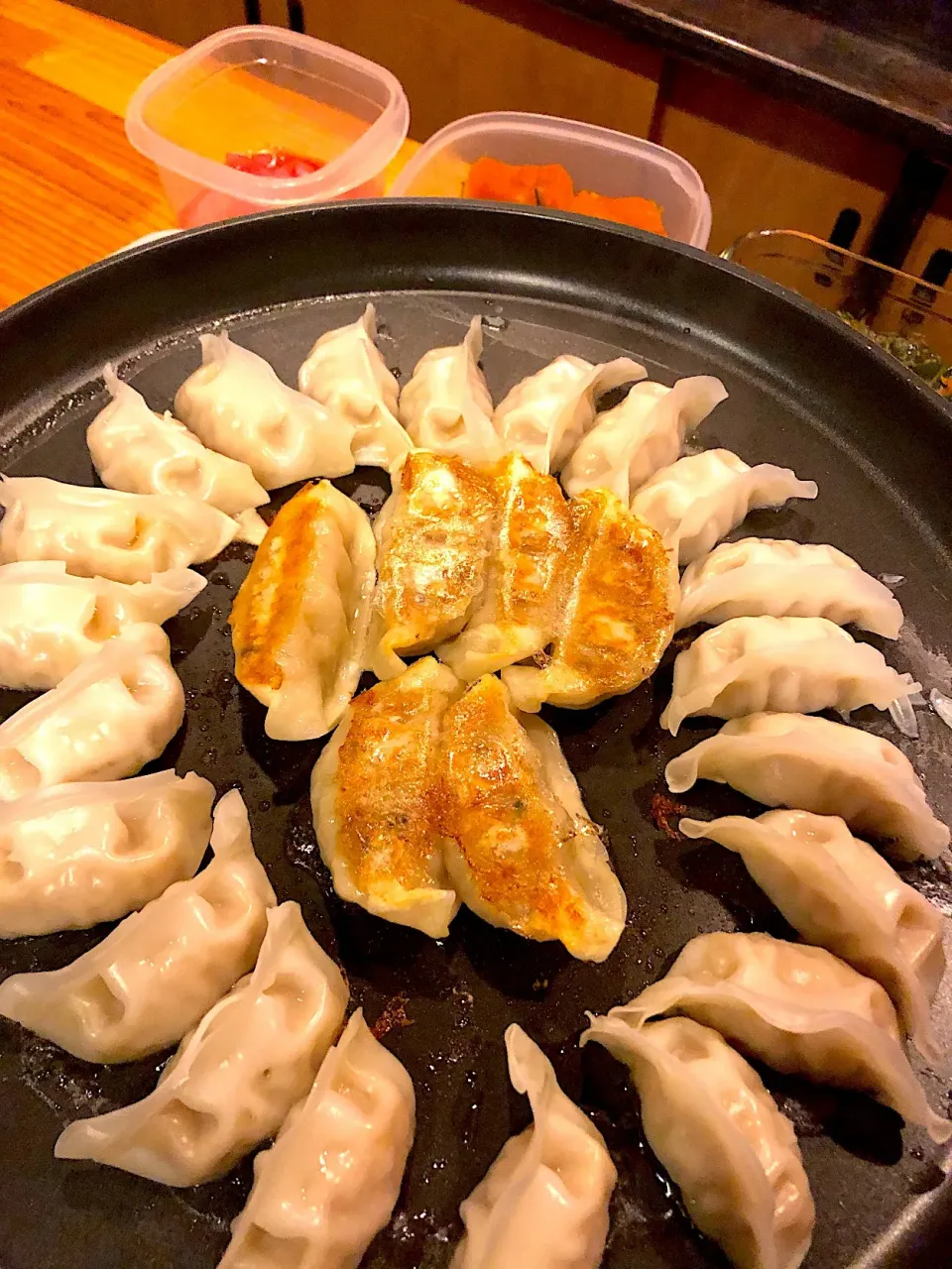 餃子はホットプレートで食べ放題🤗|kazzさん