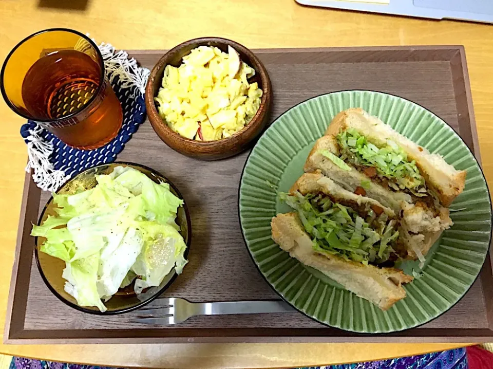 Snapdishの料理写真:残りものキーマカレーサンド|HOTATEさん