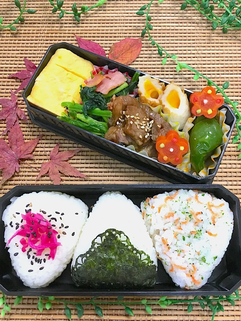 Snapdishの料理写真:#onigiriaction
 #おにぎりアクション 
 #旦那弁当 
 #男子弁当 
 #お昼ご飯 
 #おにぎり|tomokoさん