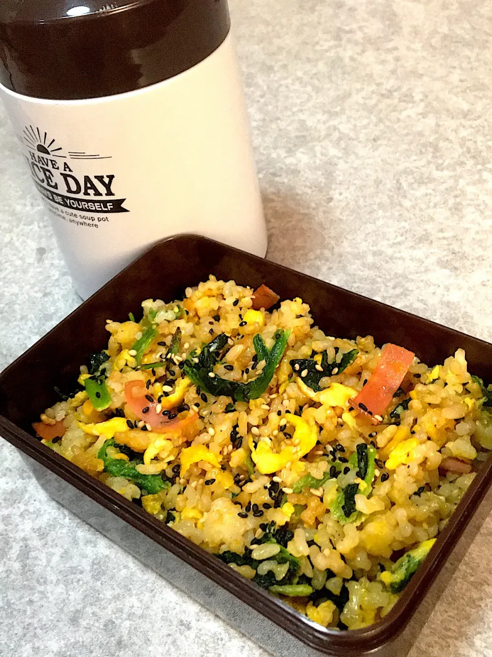 ごまが効くチャーハンと中華春雨スープ #お弁当記録  #チャーハン  #はるさめスープ|まみさん