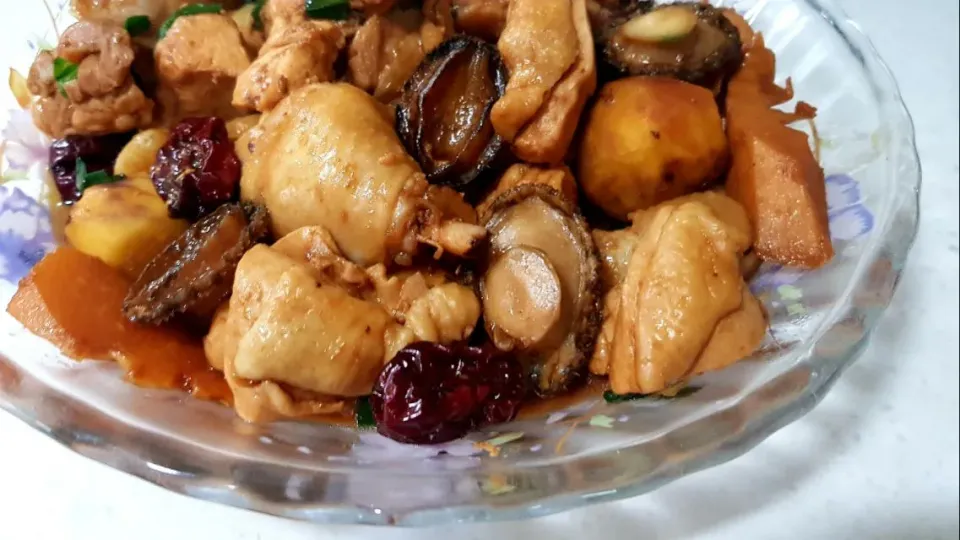 braised chicken with abalone, chestnuts, bamboo shoots and dates|steven z.y.さん