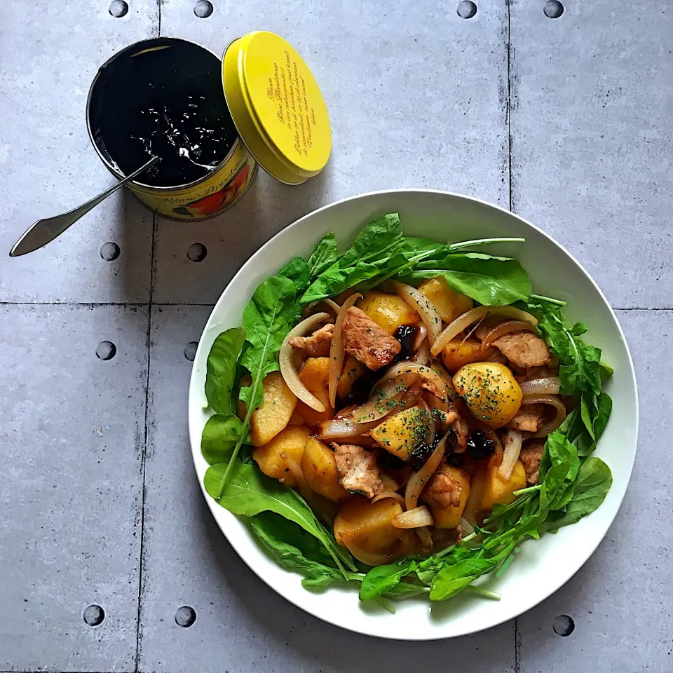 Snapdishの料理写真:じゃがいもと豚肉のアップルストロープ煮🍎|izoomさん