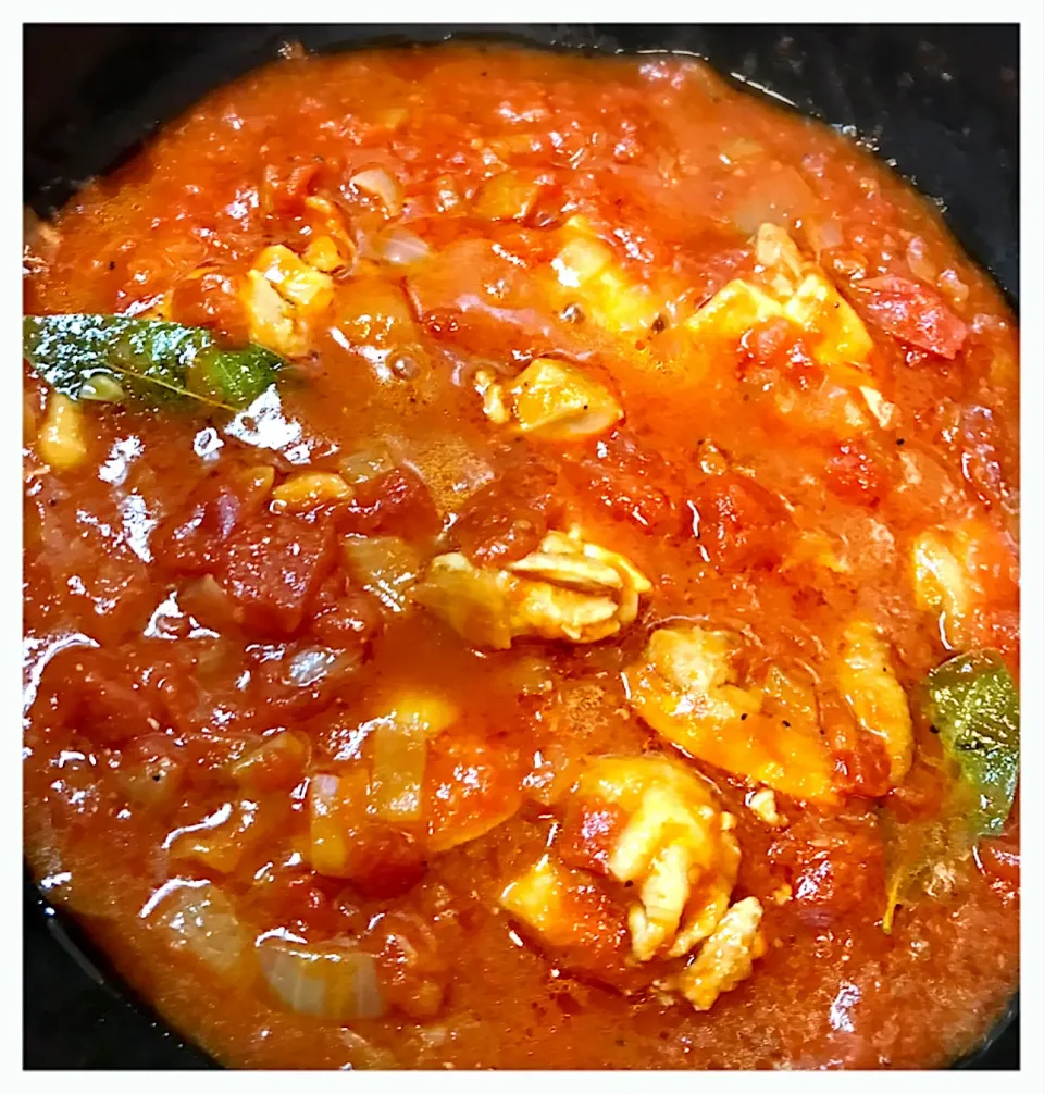 仕込み中。幸せな時間〜Chicken stewed in tomato sauce|toyamadaさん