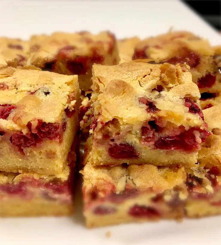 Snapdishの料理写真:Cranberry Orange Cake|gonbenさん