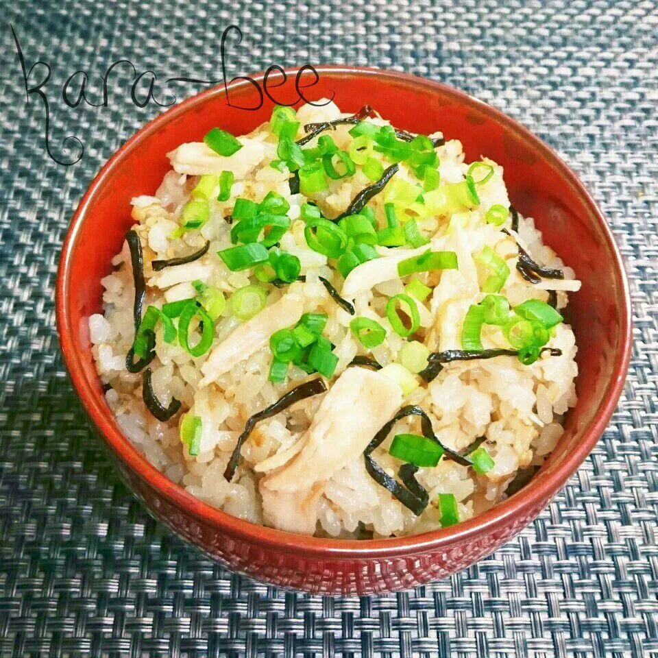 NO調味料でも旨味たっぷり♪サラチキとなめたけの炊き込みご飯|からあげビールさん